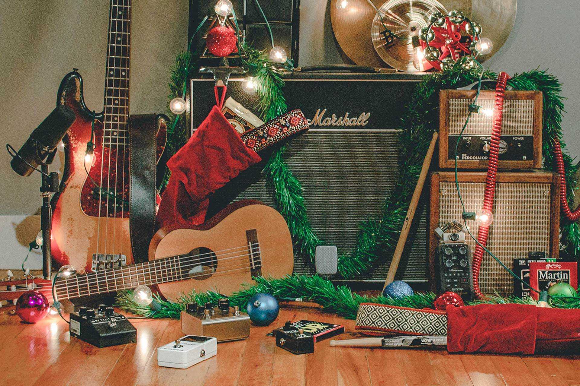 Гитара christmas. Acoustic Guitars новый год.